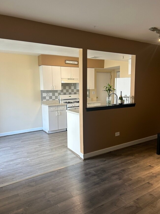 1319 Wye Ct in Wheeling, IL - Foto de edificio - Building Photo