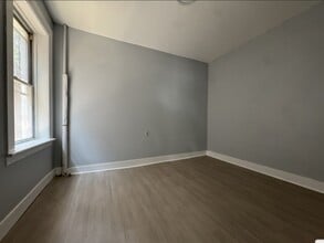121 Manhattan Ave, Unit 3 in Jersey City, NJ - Foto de edificio - Building Photo