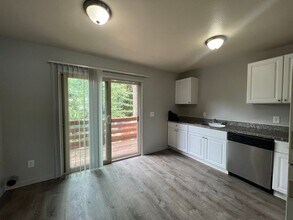 Rogers Plaza in Portland, OR - Building Photo - Building Photo