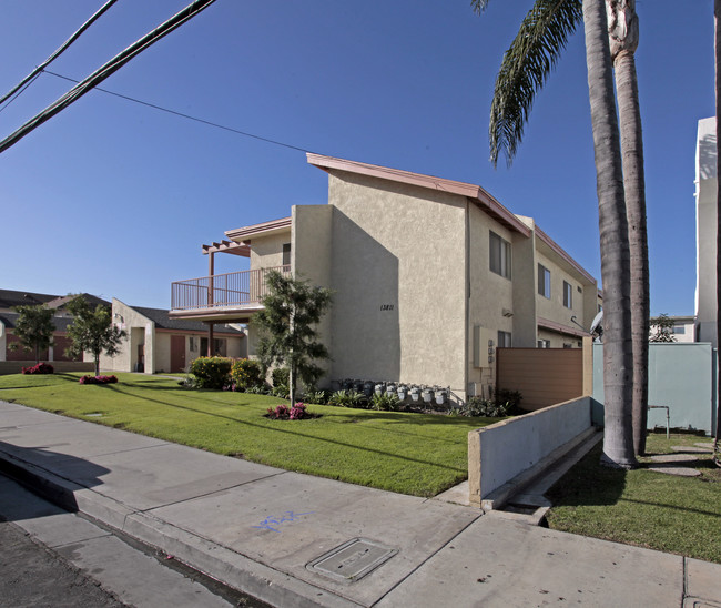 13811 Cherry St in Westminster, CA - Foto de edificio - Building Photo