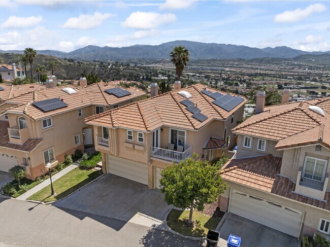 18554 Olympian Ct in Santa Clarita, CA - Building Photo - Building Photo