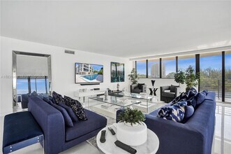 900 NE Spanish River Blvd in Boca Raton, FL - Building Photo - Building Photo