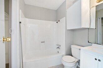 1113 W Rundberg Ln in Austin, TX - Building Photo - Building Photo
