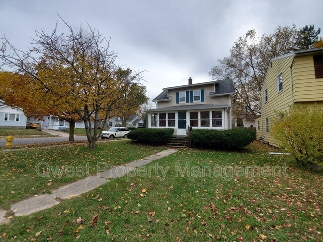 property at 784 Eleanor St NE