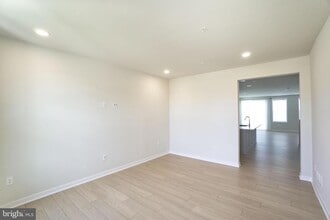 332 Aspen Wy in King of Prussia, PA - Building Photo - Building Photo