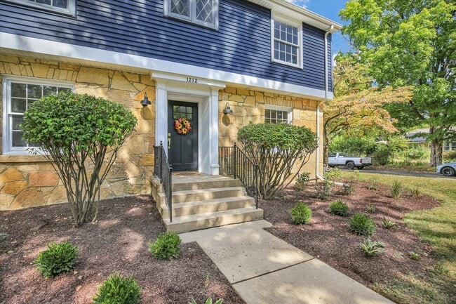 1212 W Healey St in Champaign, IL - Building Photo - Building Photo