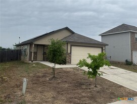 2500 Marty Way in Seguin, TX - Building Photo