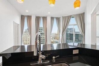 500 Throckmorton St in Fort Worth, TX - Foto de edificio - Building Photo