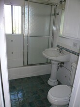 8513 Wiley Post Ave, Unit 8513 in Los Angeles, CA - Foto de edificio - Building Photo