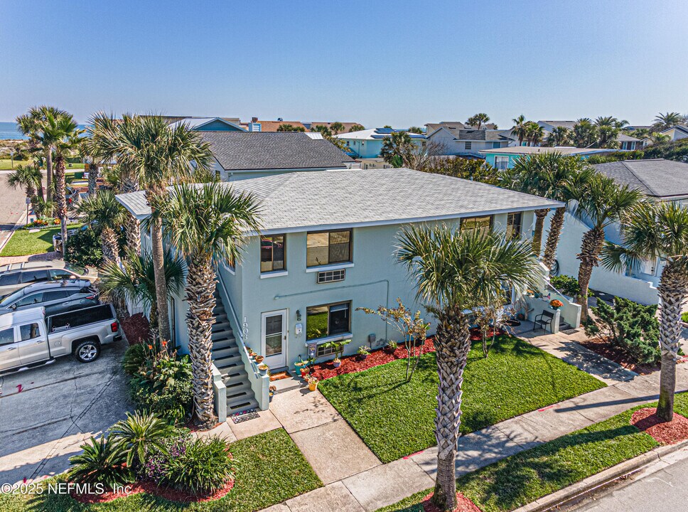 1901 First St in Neptune Beach, FL - Building Photo