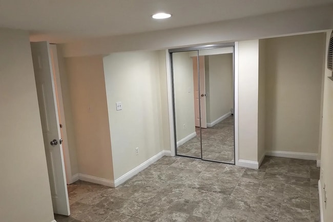 684 85th St, Unit 1 in Brooklyn, NY - Foto de edificio - Building Photo
