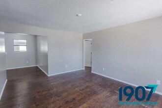 1005 SE 9th St in Moore, OK - Foto de edificio - Building Photo