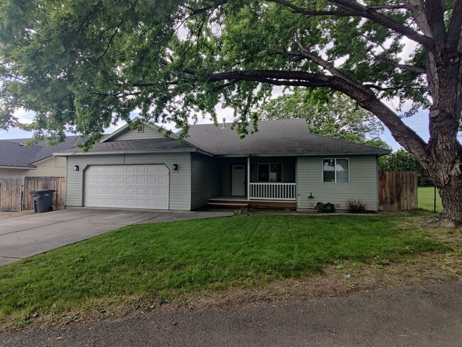 property at 1518 W 24th Loop