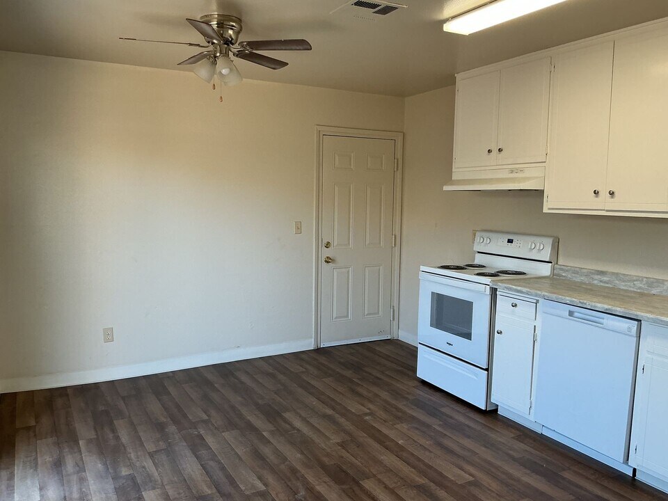 218 Strathaven Way in Stockton, CA - Building Photo