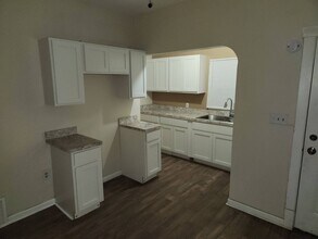 10618 Crestwood Ave in Cleveland, OH - Building Photo - Building Photo