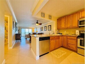 7440 S Ocean Dr in Jensen Beach, FL - Foto de edificio - Building Photo