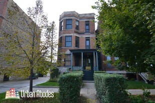 3614 N Bosworth Ave, Unit 1R Apartments