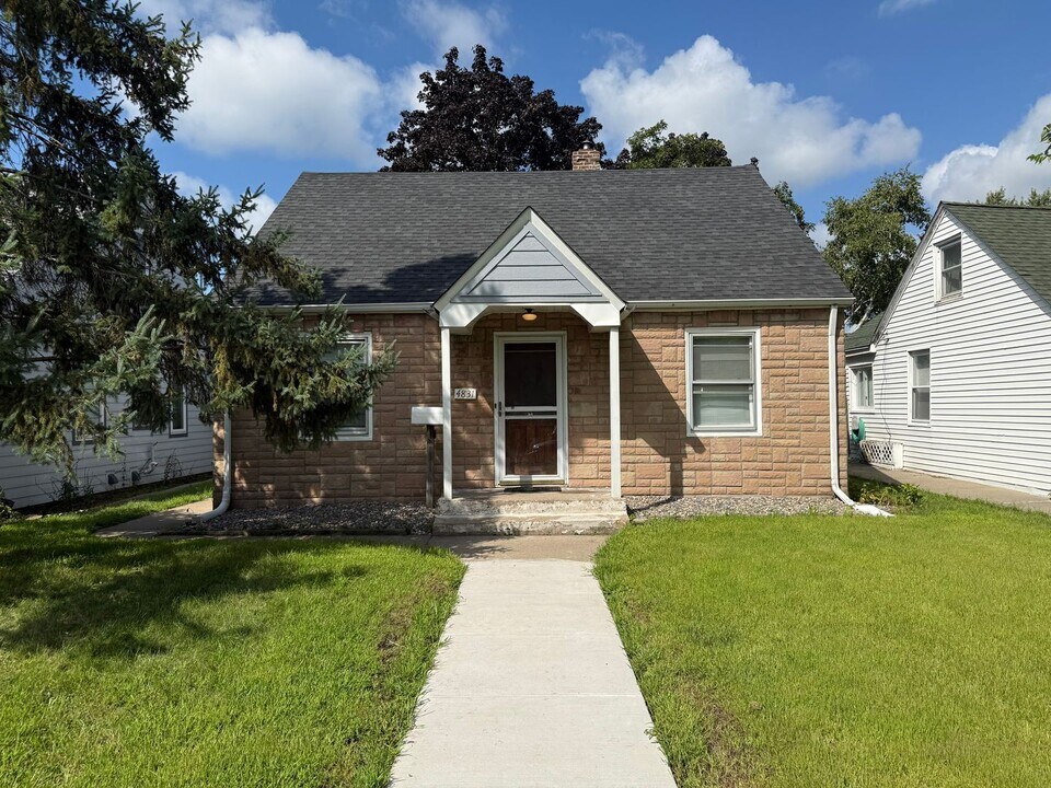 4831 Dupont Ave N in Minneapolis, MN - Building Photo