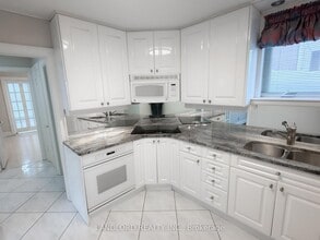 3 Davies Crescent in Toronto, ON - Building Photo - Building Photo