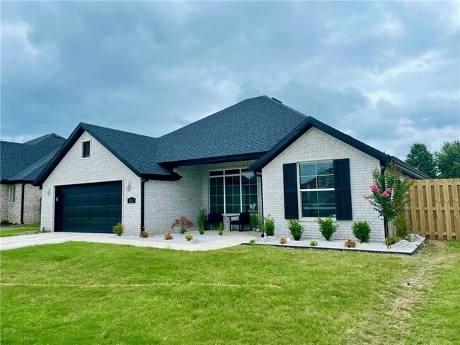 property at 2014 W Chandler Ave