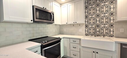 5525 E Thomas Rd in Phoenix, AZ - Building Photo - Building Photo