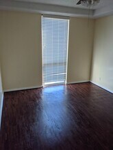 1271 Poplar Ave, Unit 911 in Memphis, TN - Building Photo - Building Photo