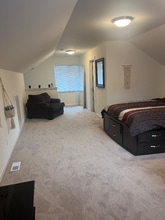 901 161st St Ct E in Spanaway, WA - Foto de edificio - Building Photo