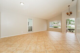 6642 NW 42nd Ave in Coconut Creek, FL - Building Photo - Building Photo