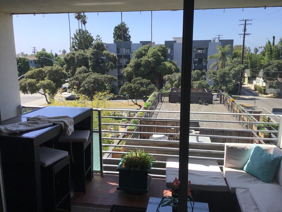 415 Montana Ave, Unit 306 in Santa Monica, CA - Foto de edificio