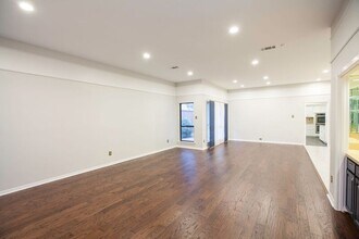 16114 Shadybank Dr in Dallas, TX - Foto de edificio - Building Photo