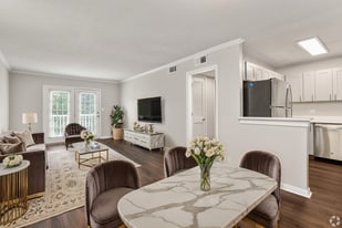 Vestavia Park Apartments, LLC in Vestavia Hills, AL - Building Photo