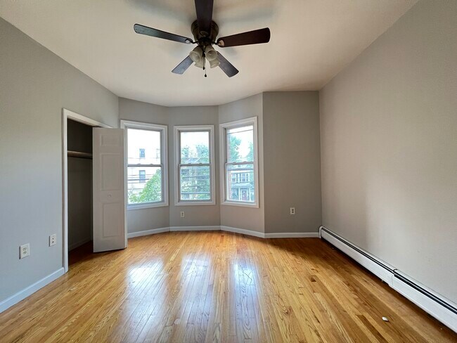 268 Bergen Ave in Jersey City, NJ - Foto de edificio - Building Photo