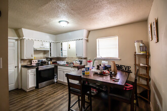 2805 E 2nd St in Lubbock, TX - Building Photo - Interior Photo