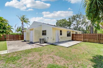 1977 Holman Dr in North Palm Beach, FL - Building Photo - Building Photo