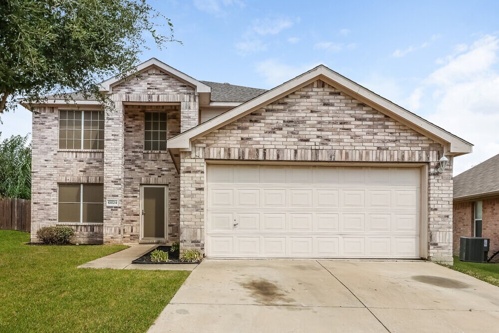 10024 Chapel Rock Dr in Fort Worth, TX - Building Photo