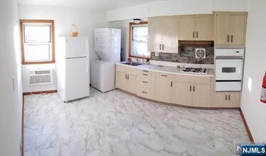 15 Bernice Pl in Lodi, NJ - Building Photo - Building Photo