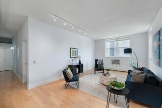 215 7th St NE in Minneapolis, MN - Building Photo - Building Photo