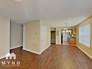 202 Jubilee Dr in Chapel Hill, NC - Foto de edificio - Building Photo