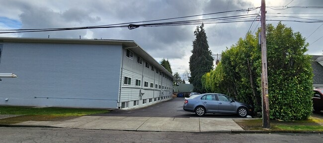 1250 NW 29th St in Corvallis, OR - Foto de edificio - Building Photo