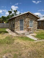 44 Cypress St in North Fort Myers, FL - Building Photo