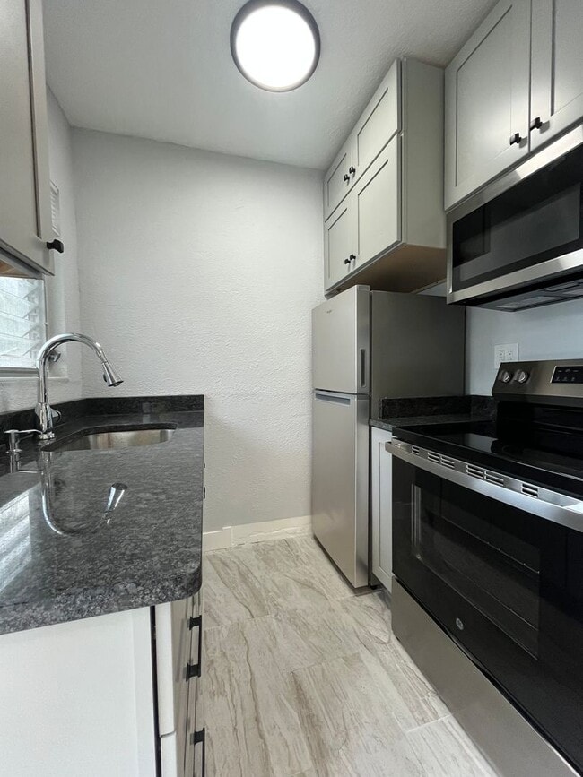 50A W Boyer St in Tarpon Springs, FL - Building Photo - Building Photo