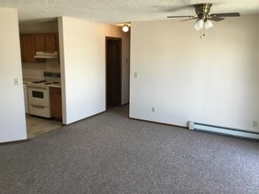 1112 Portland Dr in Bismarck, ND - Building Photo - Building Photo