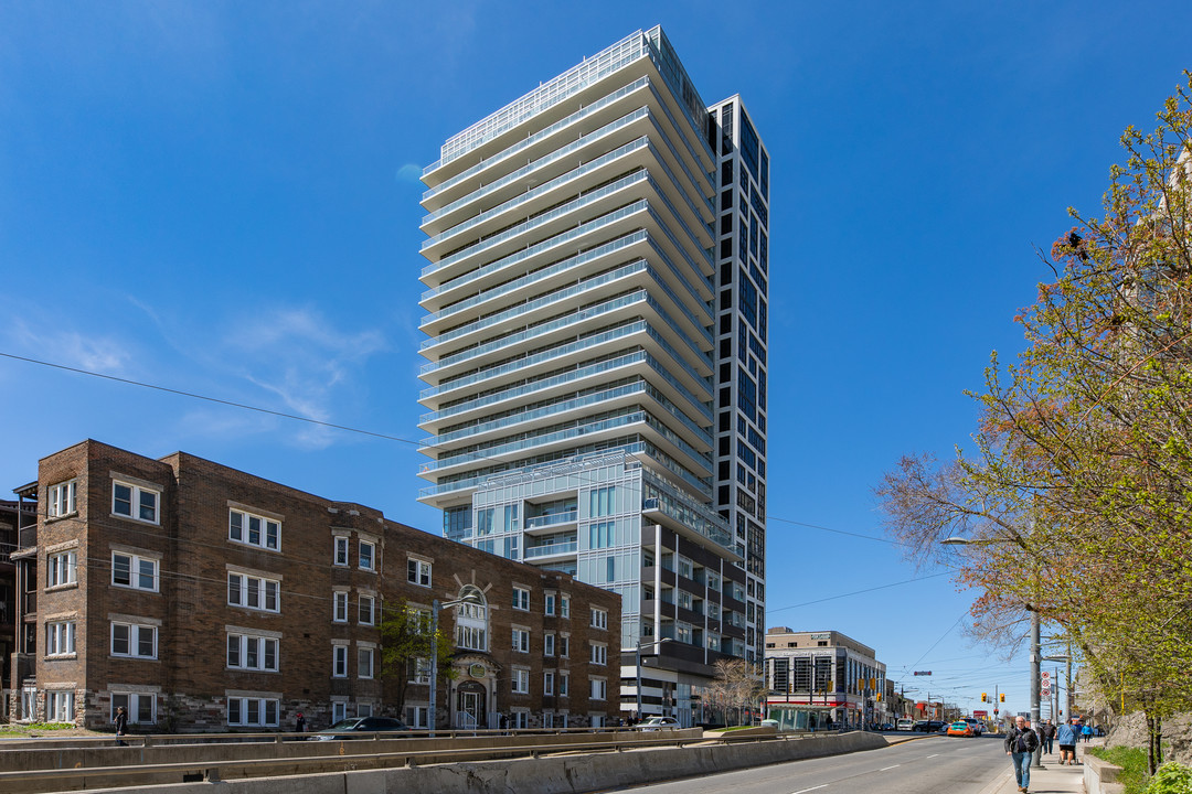 Rise Condominiums in Toronto, ON - Building Photo