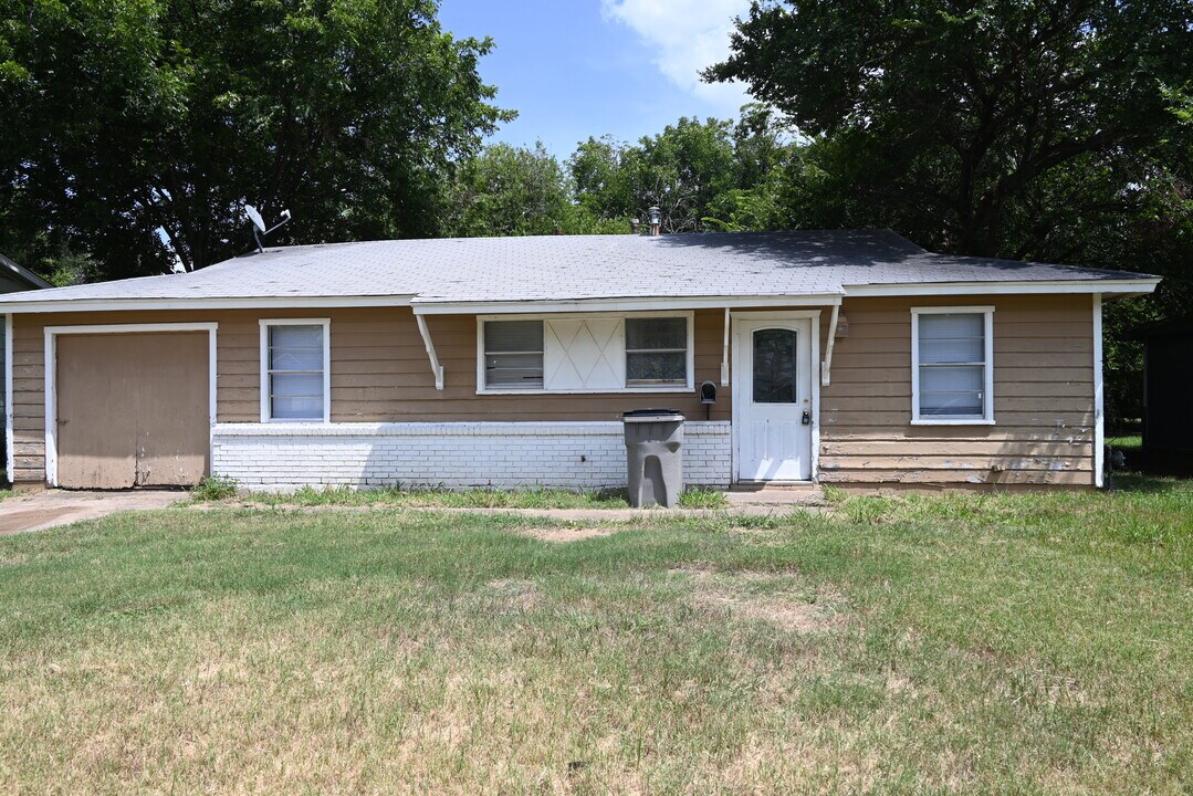 1421 Harrison St in Wichita Falls, TX - Building Photo
