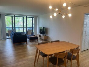 612 Bird Bay Dr S in Venice, FL - Foto de edificio - Building Photo