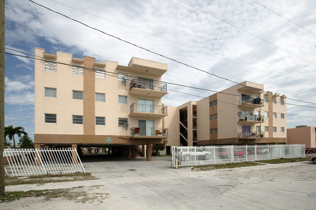 Clearview Apartments in Hialeah, FL - Foto de edificio - Building Photo