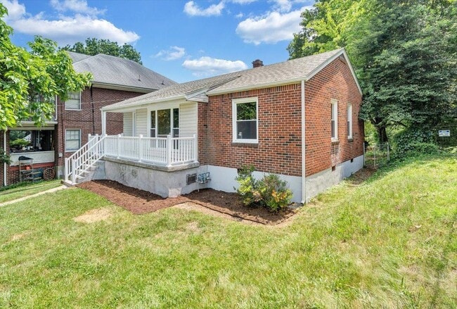 1822 Oxford Ave SW in Roanoke, VA - Building Photo - Building Photo