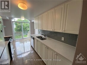 11 Landover Crescent in Ottawa, ON - Building Photo - Building Photo