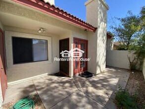 633 W Southern Ave in Tempe, AZ - Foto de edificio - Building Photo