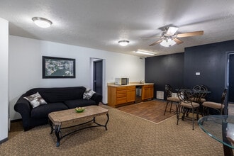 Hidden Bluffs Apartments in Council Bluffs, IA - Building Photo - Building Photo